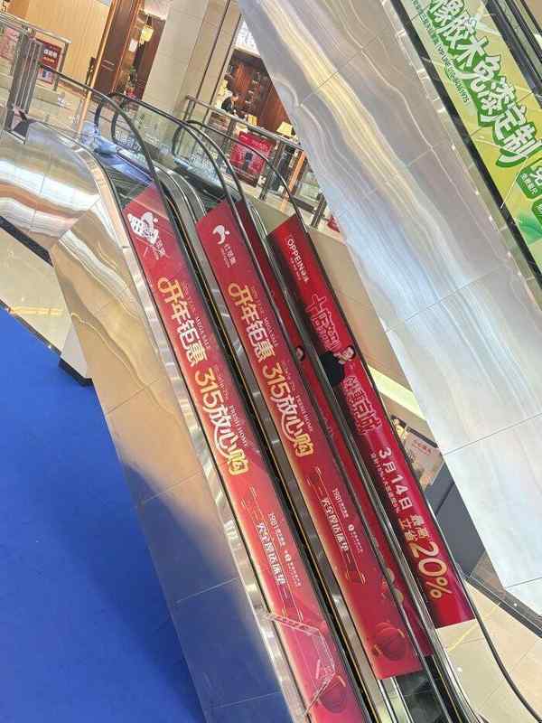  家居市场黑榜曝光，多家知名品牌涉投诉；行业巨头面临业绩压力。 新闻