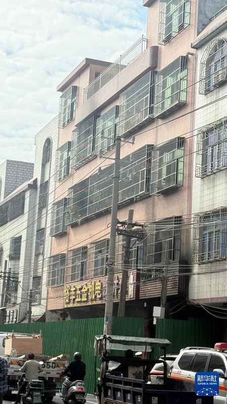  国家消防救援局召开例行发布会；两位新任发言人正式亮相。 新闻