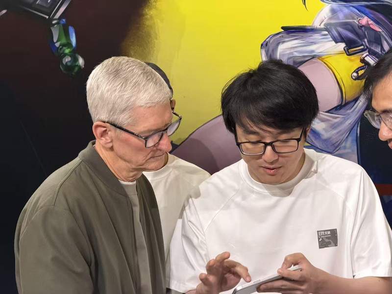  蒂姆·库克现身北京；八大游戏团队共话iOS优化；生态协作开启新篇章。 IT技术