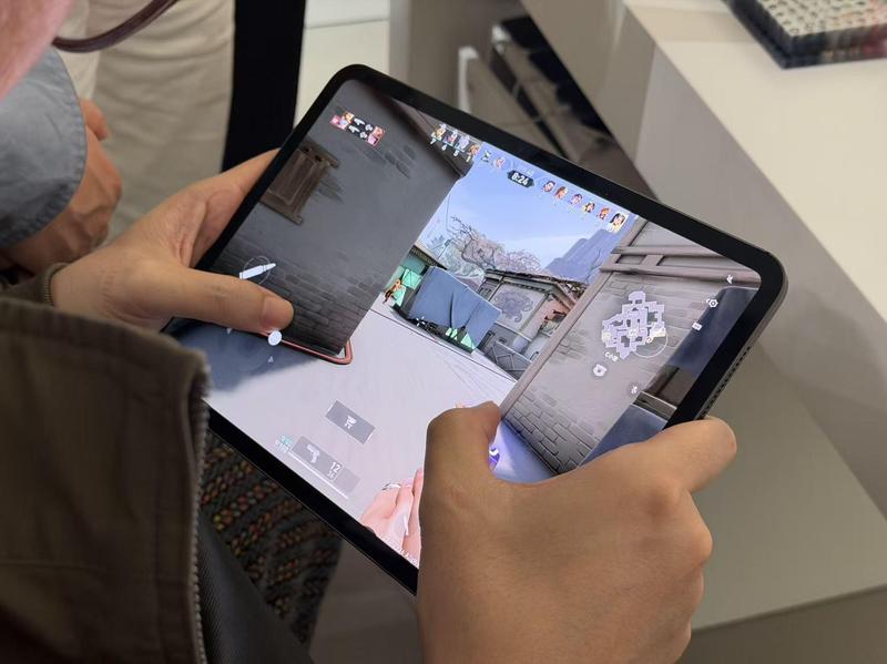  蒂姆·库克现身北京；八大游戏团队共话iOS优化；生态协作开启新篇章。 IT技术