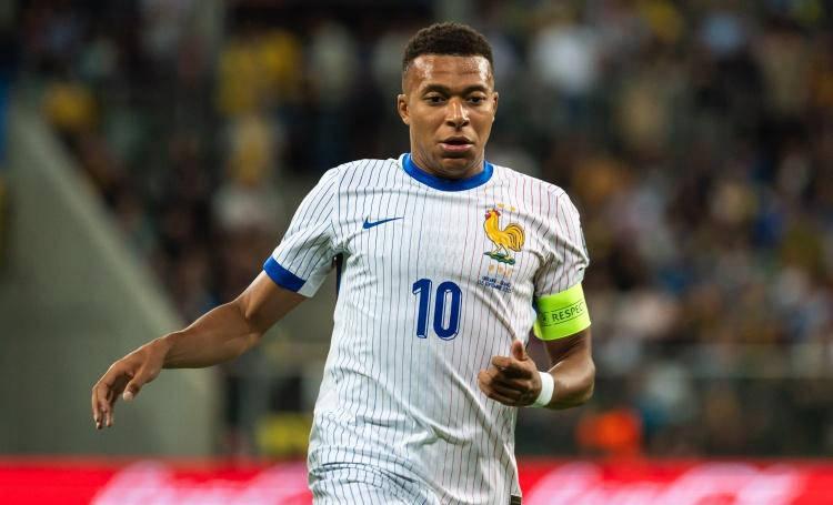  顶级赛事复盘指南：如何通过战术博弈洞察足球规律 体育新闻