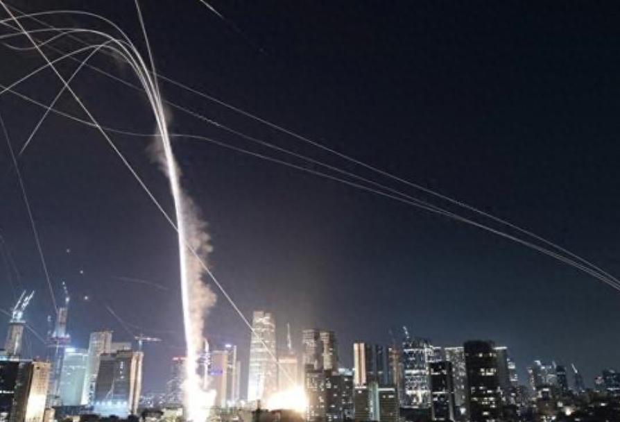 分层防空架构的技术博弈：以色列拦截体系为何在库存压力下失效