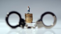  百亿市值药企高管落马背后：反腐风暴的系统性复盘与治理启示 新闻