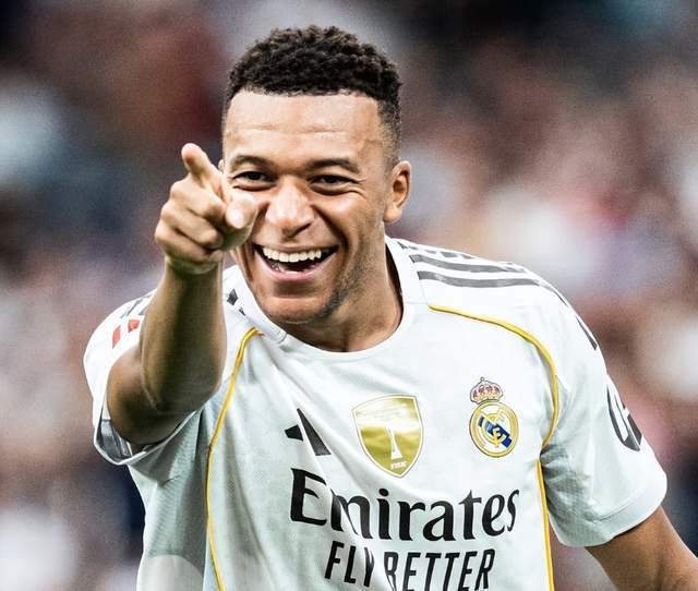  【战术复盘】23亿欧元巅峰对决：皇马与拜仁的欧冠恩怨深层逻辑解析 体育新闻